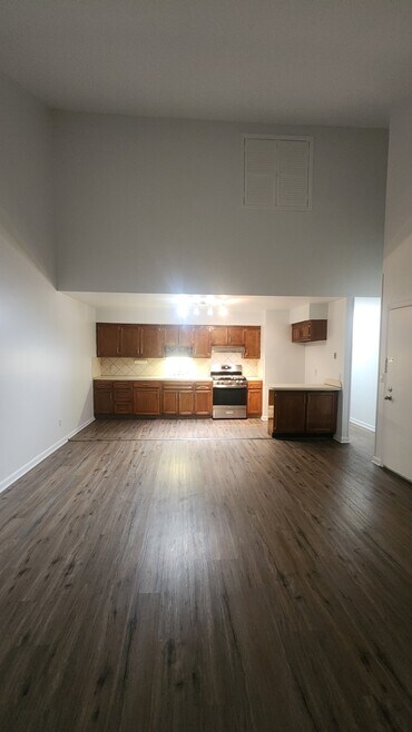Building Photo - 219 Roosevelt St