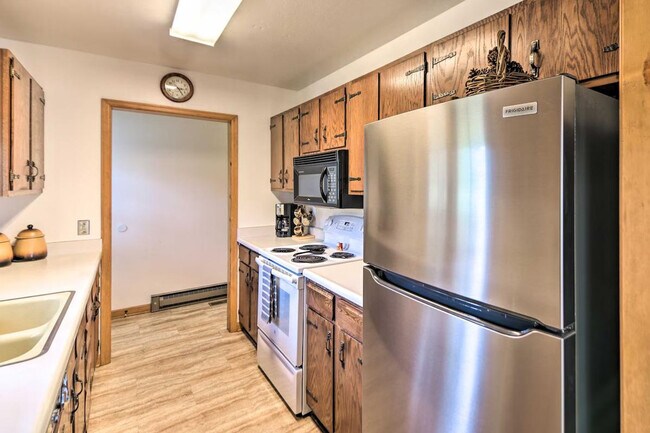 Building Photo - 2334 Carriage Dr