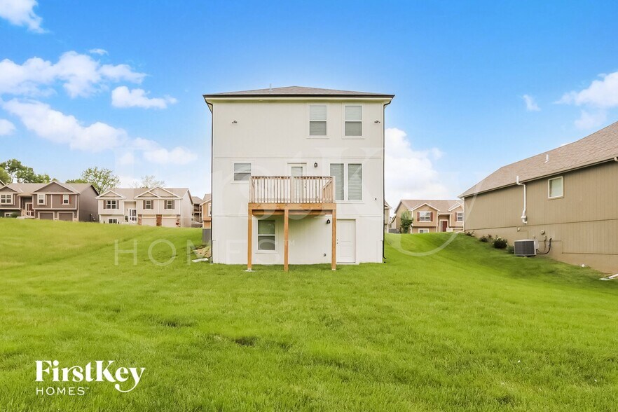 Building Photo - 5015 N Wheeling Ave