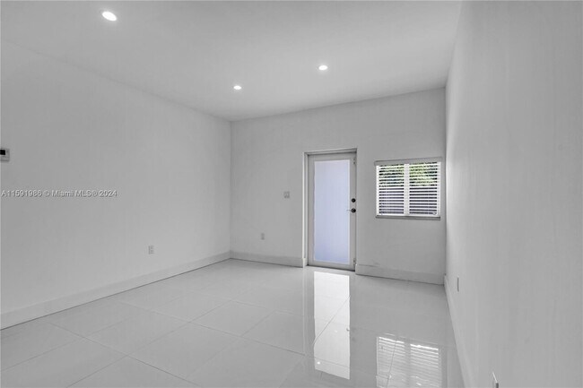 Building Photo - 21845 Goulds Ave (Unit#: 102)