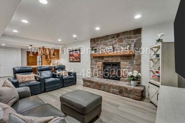 Building Photo - Move in special: $1000 off first month rent!!