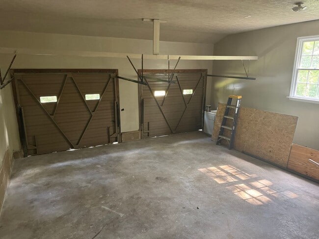 Building Photo - Completely remodeled home in Attalla FOR R...