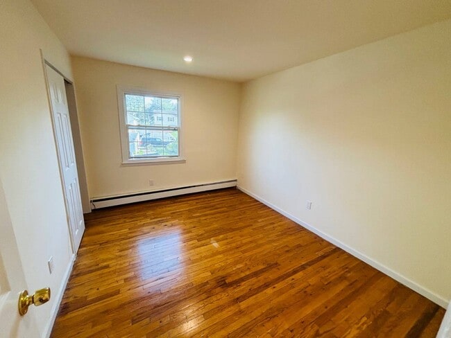 Building Photo - 18 William St