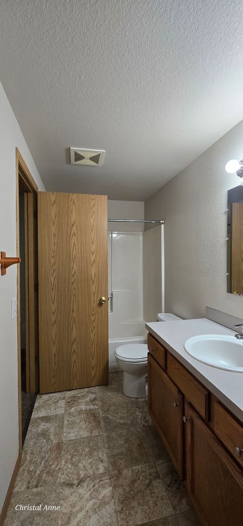 Building Photo - 3 bedroom 1 bath in Shorecrest Neighborhood