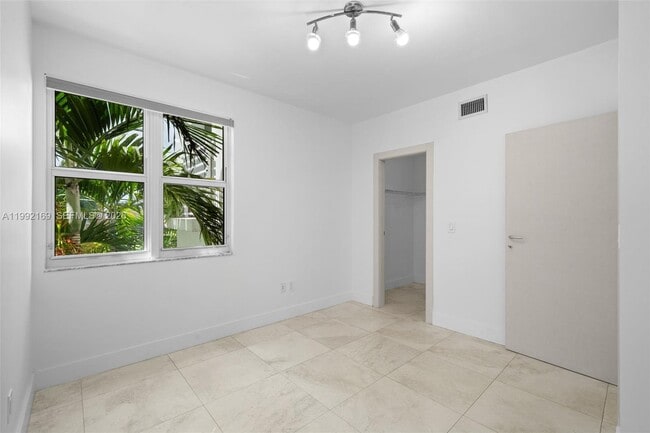 Building Photo - 7918 Harbor Island Dr