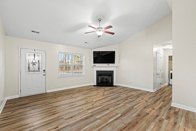 Building Photo - Available now in Sneads Ferry, NC! Close to base