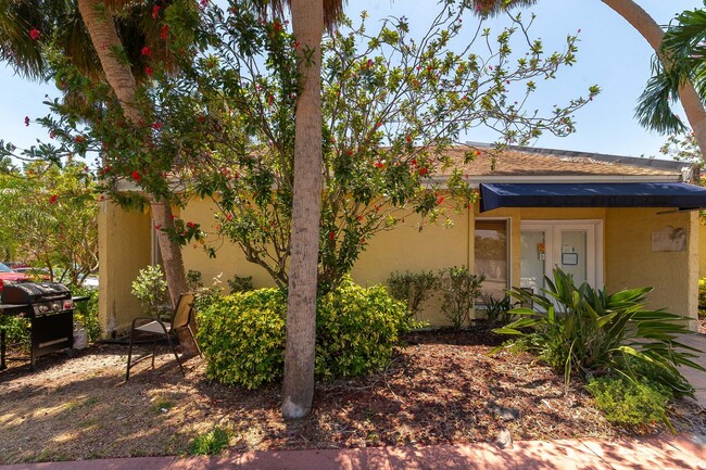 Building Photo - Desirable Location - 2-bed 2-bath Condo 5 ...