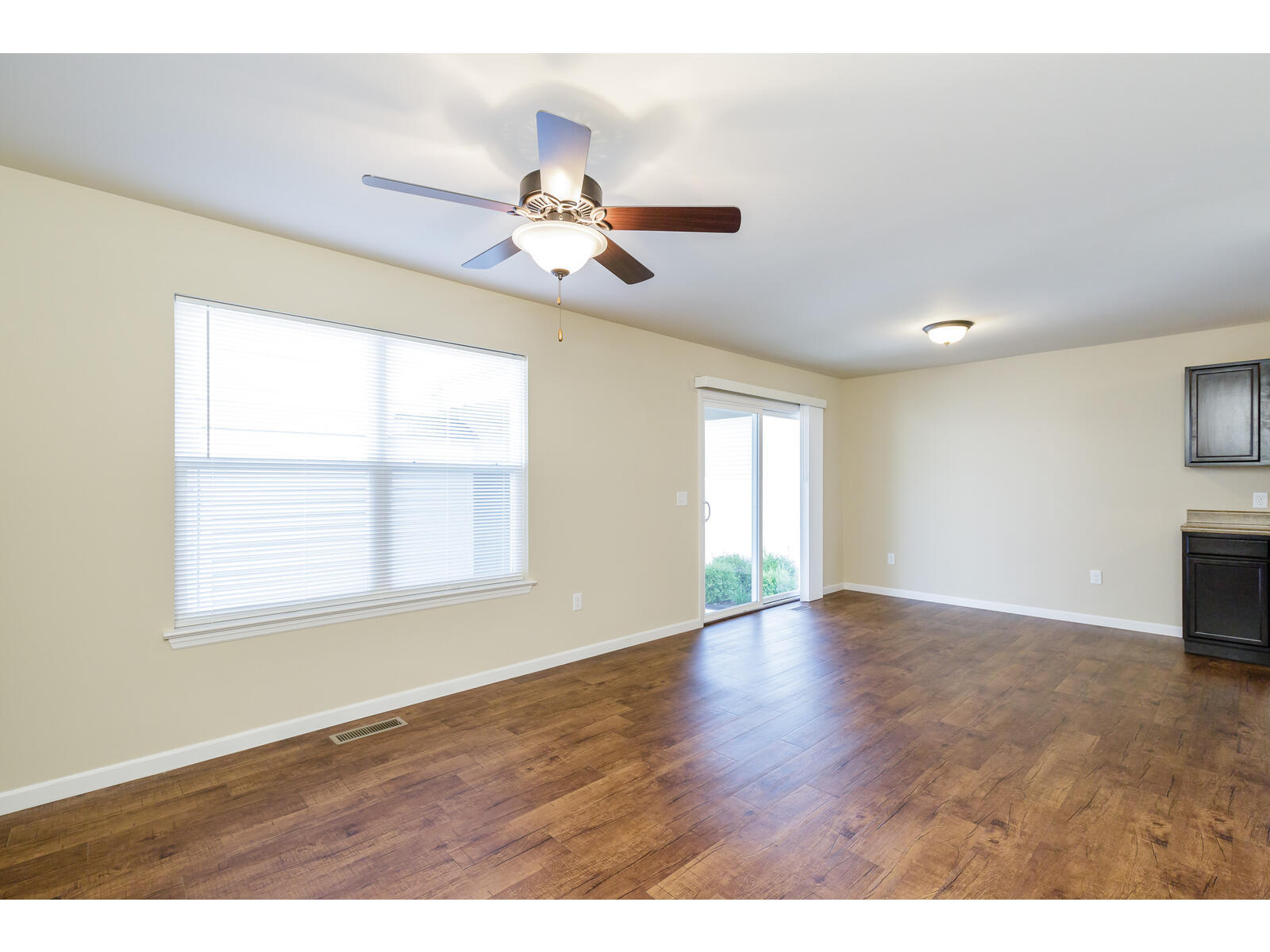 Building Photo - 810 Waler Dr