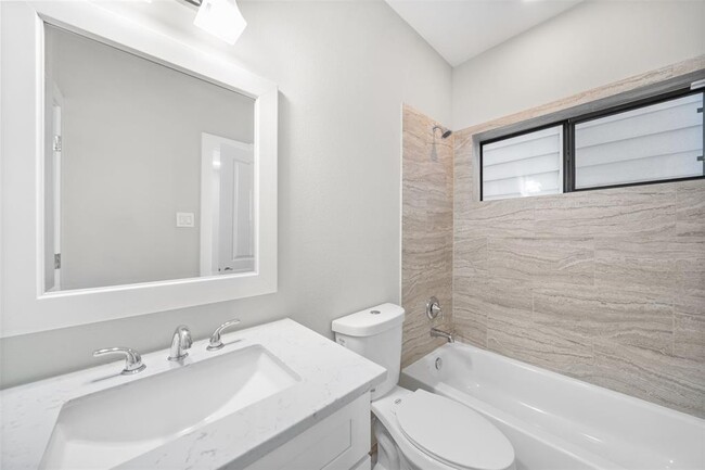 Building Photo - 1136 Wycliffe Dr