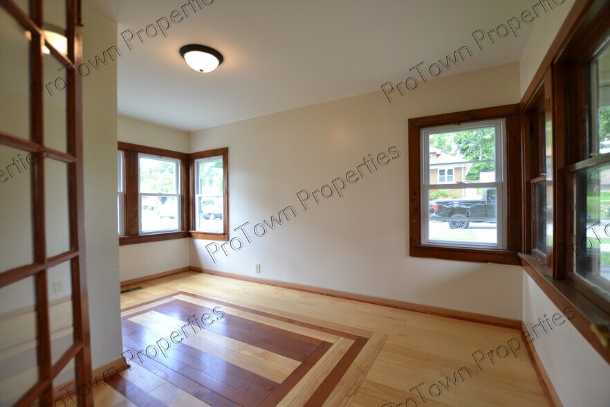 Building Photo - 314 Illinois St