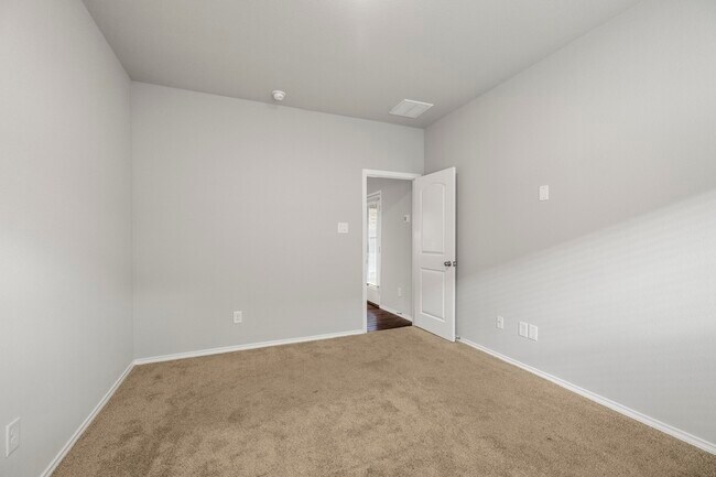 Building Photo - 2354 Otter Falls Dr