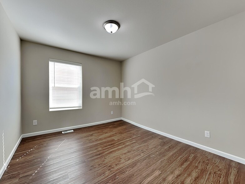Building Photo - 306 Holdener Ln N
