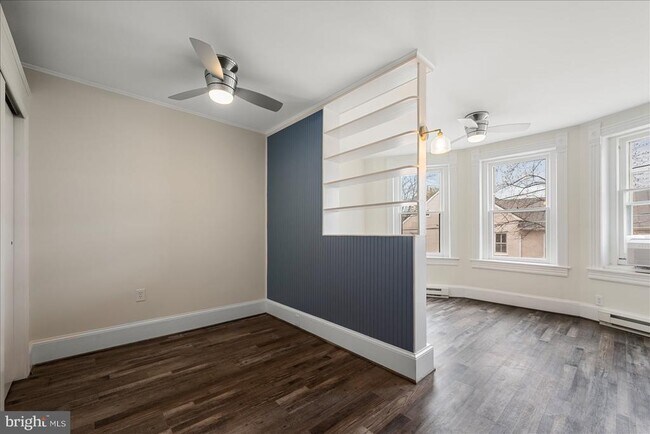 Building Photo - 402 S Loudoun St
