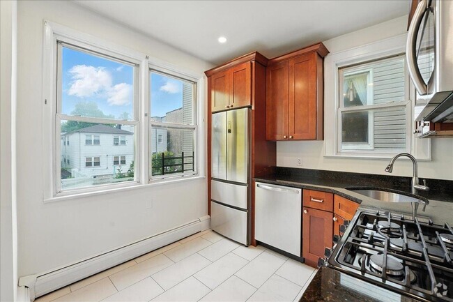 Building Photo - 95 Zabriskie St