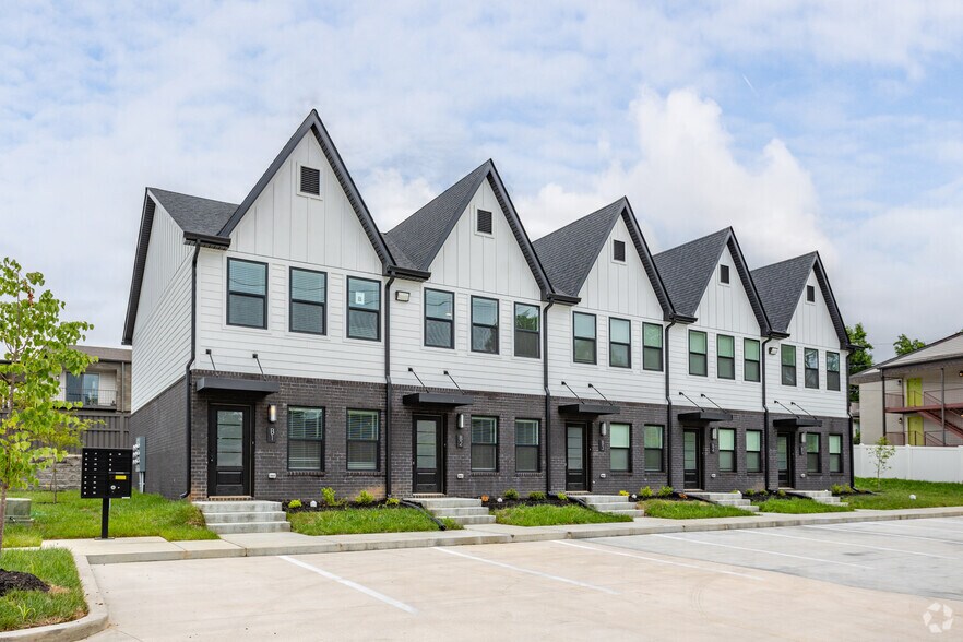 Building Photo - Hickory Grove Blvd - 111