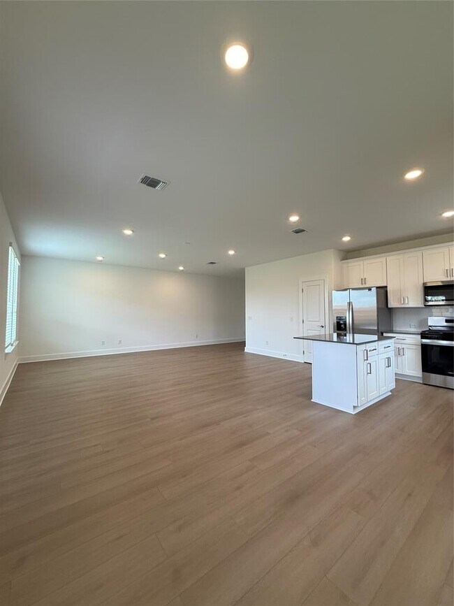 Building Photo - 593 Tailwind Dr