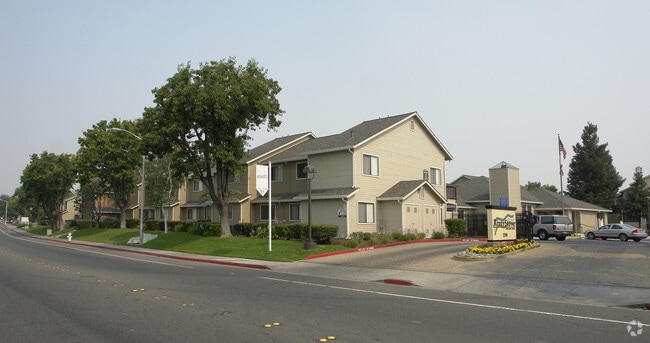 Building Photo - Riverstone