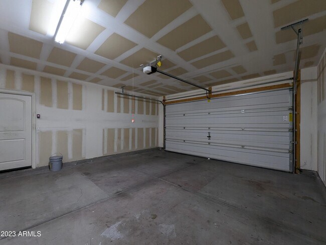 Building Photo - 1253 N 166th Ave
