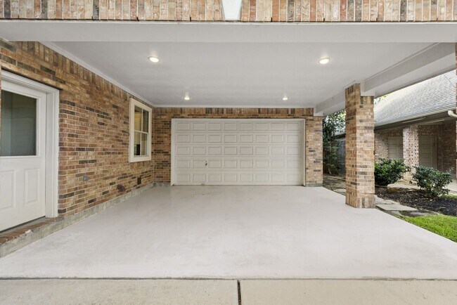 Building Photo - Gorgeous 4 bed/3.5 bath two story home!