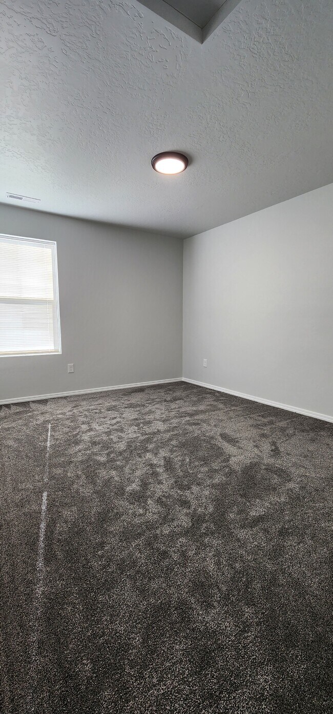 Building Photo - 409 Hildago Wy