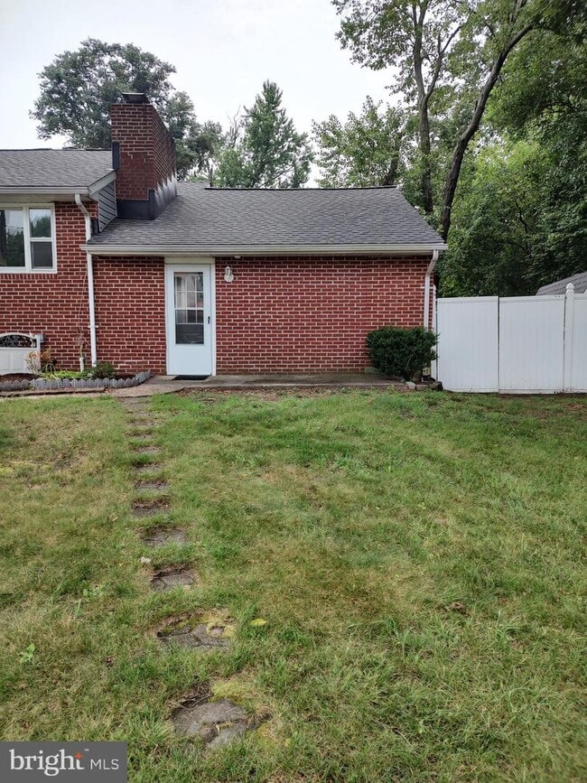 Building Photo - 1821 Parkside Dr