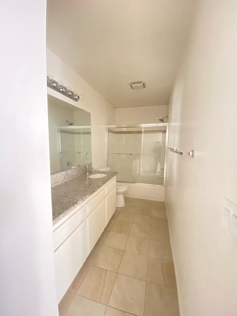 Building Photo - 6139 Fountain Ave