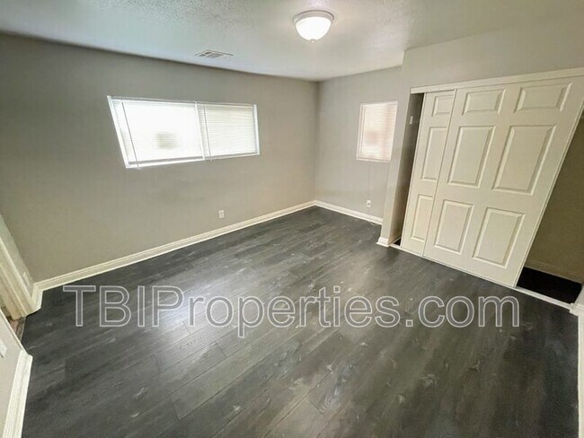 Building Photo - 156 E Marshall Blvd