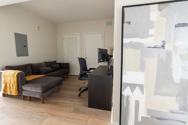 Building Photo - 1010 Brickell Ave