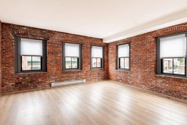 Building Photo - 58 State St