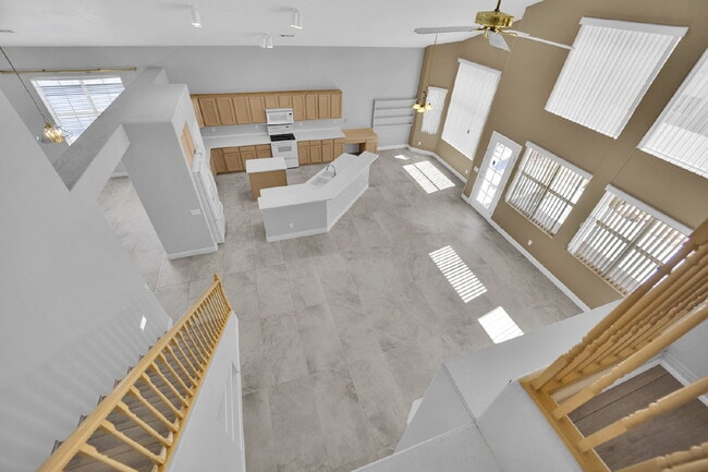 Building Photo - Spacious 4-bedroom, 3-car garage home feat...