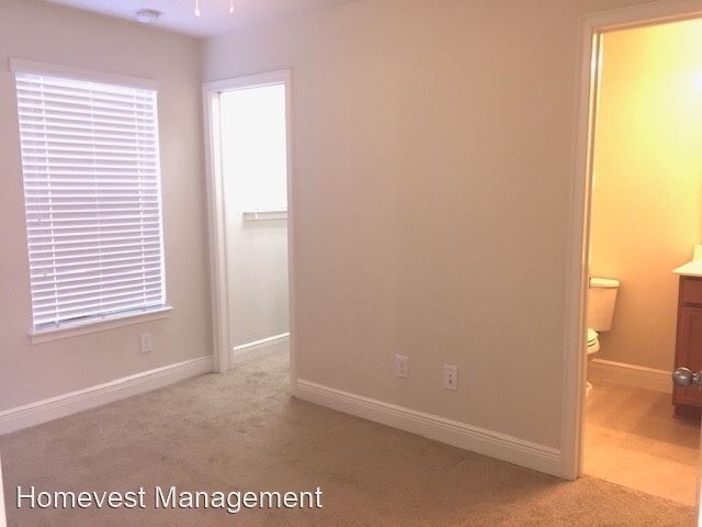 Building Photo - 8701 Via Trieste Dr