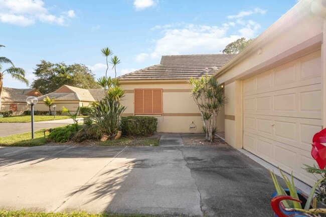 Building Photo - Beautiful Must See!! 3/2 Plus Sunroom & Garage!!  Gated Community!!