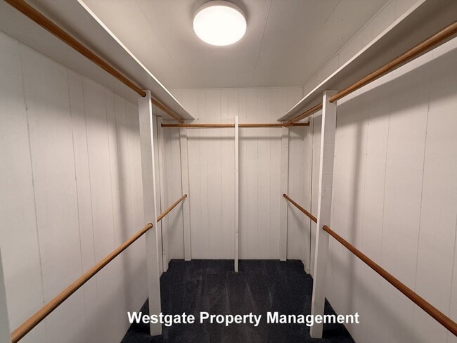 Building Photo - Beautiful Modern 2/2 Country Home - 985 Eastman Lane