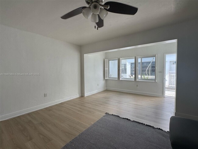 Building Photo - 2120 Biarritz Dr