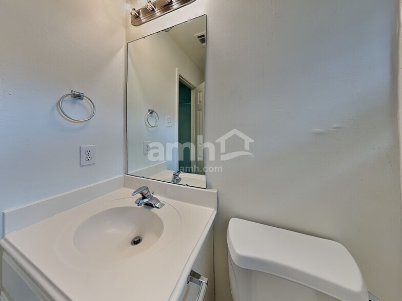 Building Photo - 9710 Sundew Dr