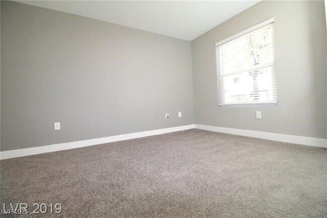 Building Photo - 555 E Silverado Ranch Blvd