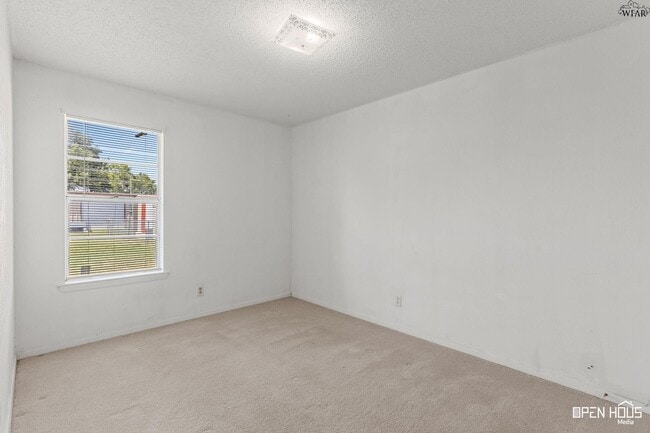 Building Photo - 212 Dirks Dr