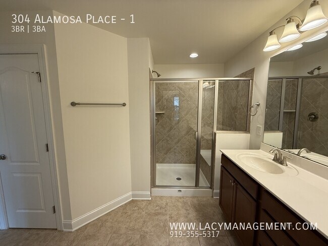 Building Photo - 304 Alamosa Pl