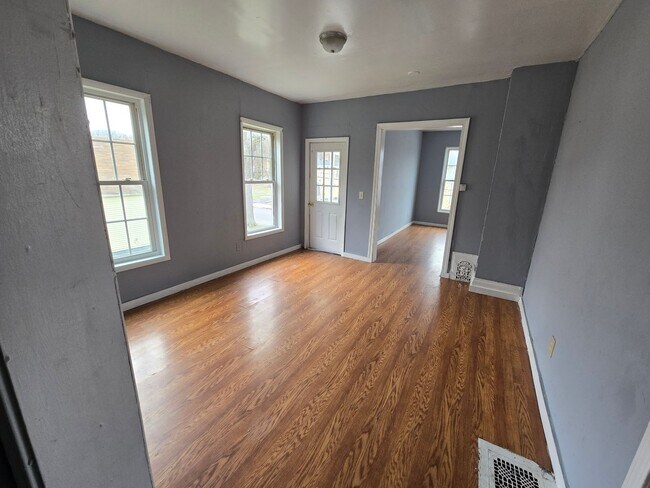 Building Photo - 232 Putnam St