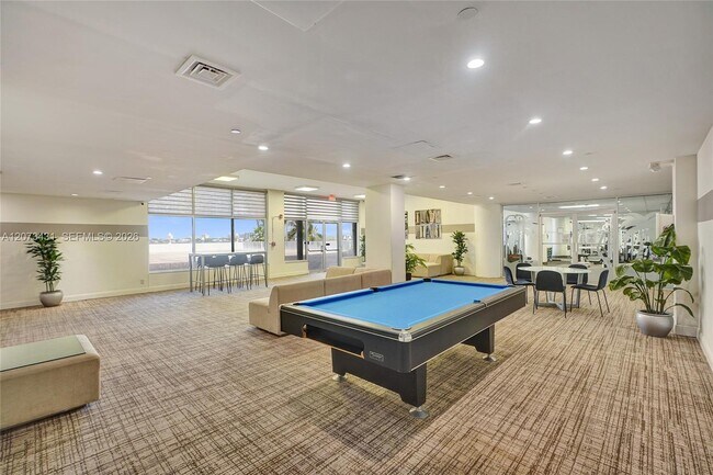 Building Photo - 10350 W Bay Harbor Dr