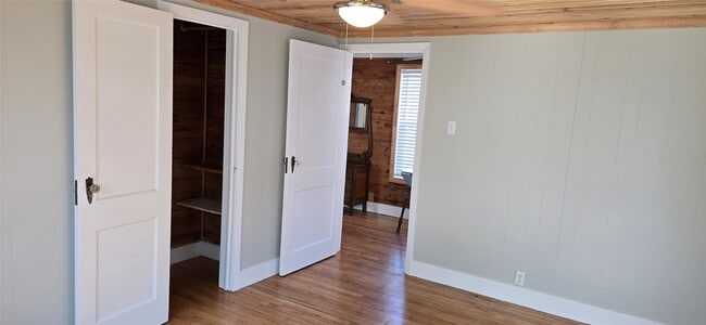 Building Photo - 1808 Avenue J