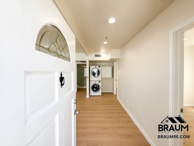 Building Photo - 1415 Centinela Ave