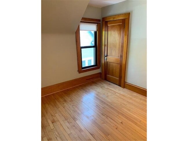 Building Photo - 522 View St