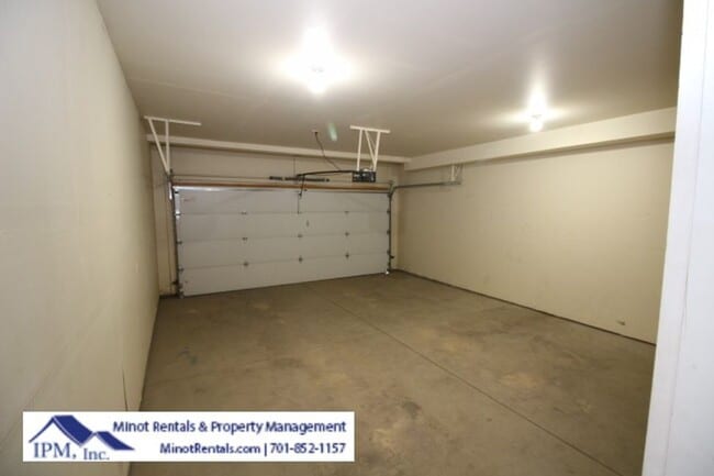 Building Photo - 304 5th Ave W