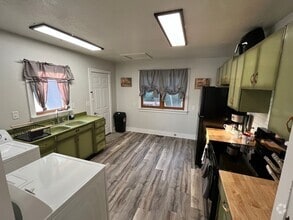 Building Photo - 2-Bedroom, 1-Bathroom Home for Rent