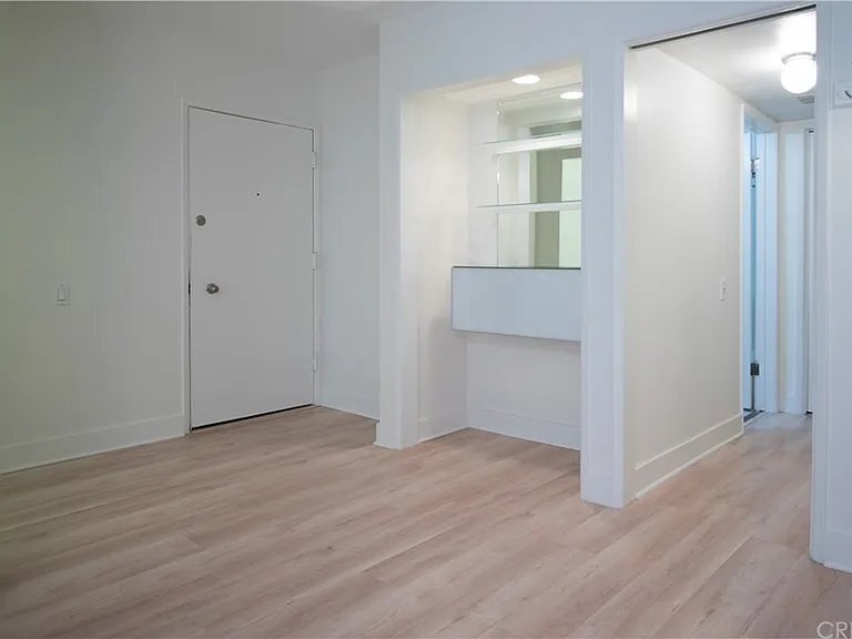 Building Photo - 7270 Hillside Ave