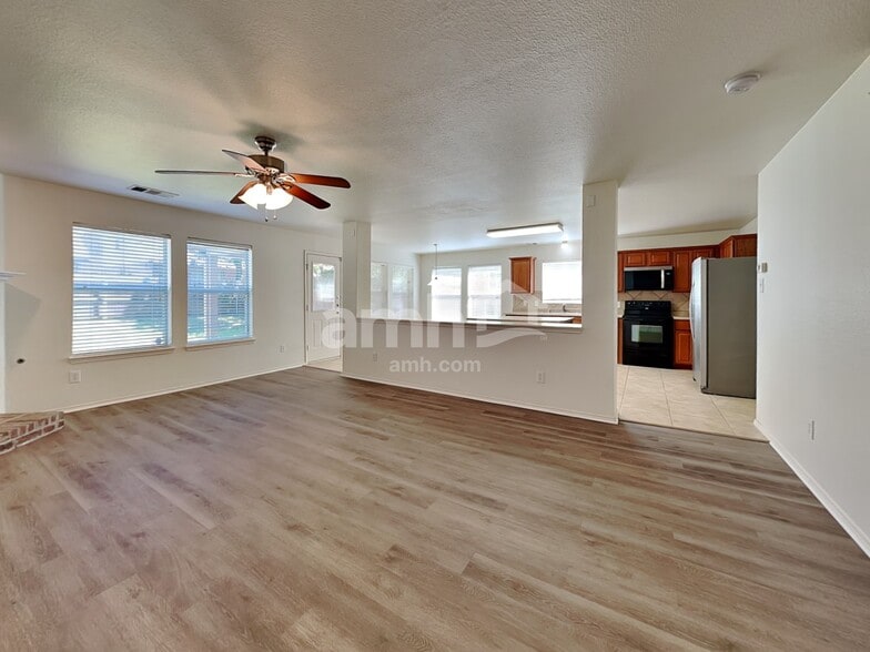 Building Photo - 10624 Cochron Dr