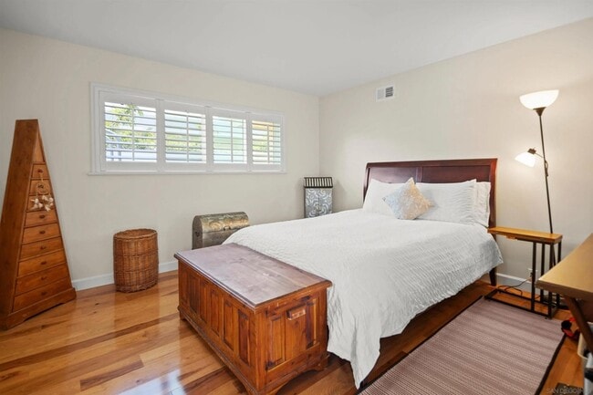 Building Photo - 1040 Alameda Blvd