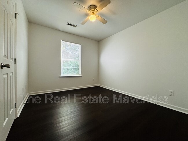 Building Photo - 4621 Kirkland Ave