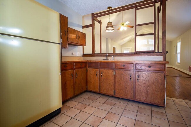 Building Photo - 416 E Huntsville Rd